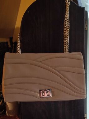 Women’s Quilted Chain-Handle Shoulder Bag in Beige